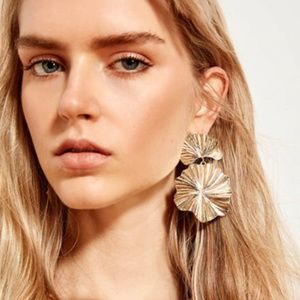 ZARA New Gold Earrings... LAST ONE!!!